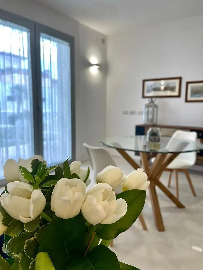 קליארי Luxury Poetto Apartments 0*,