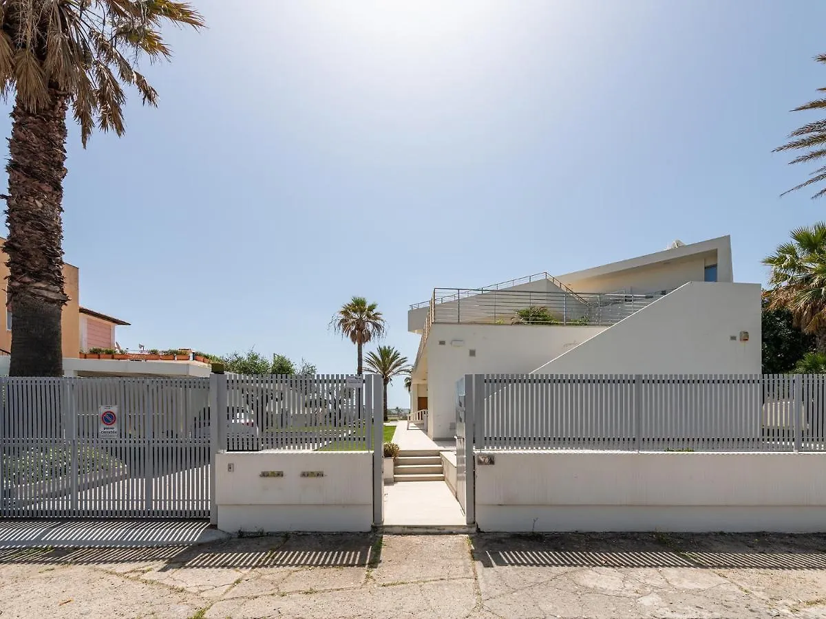 קליארי Luxury Poetto Apartments 0*,  איטליה