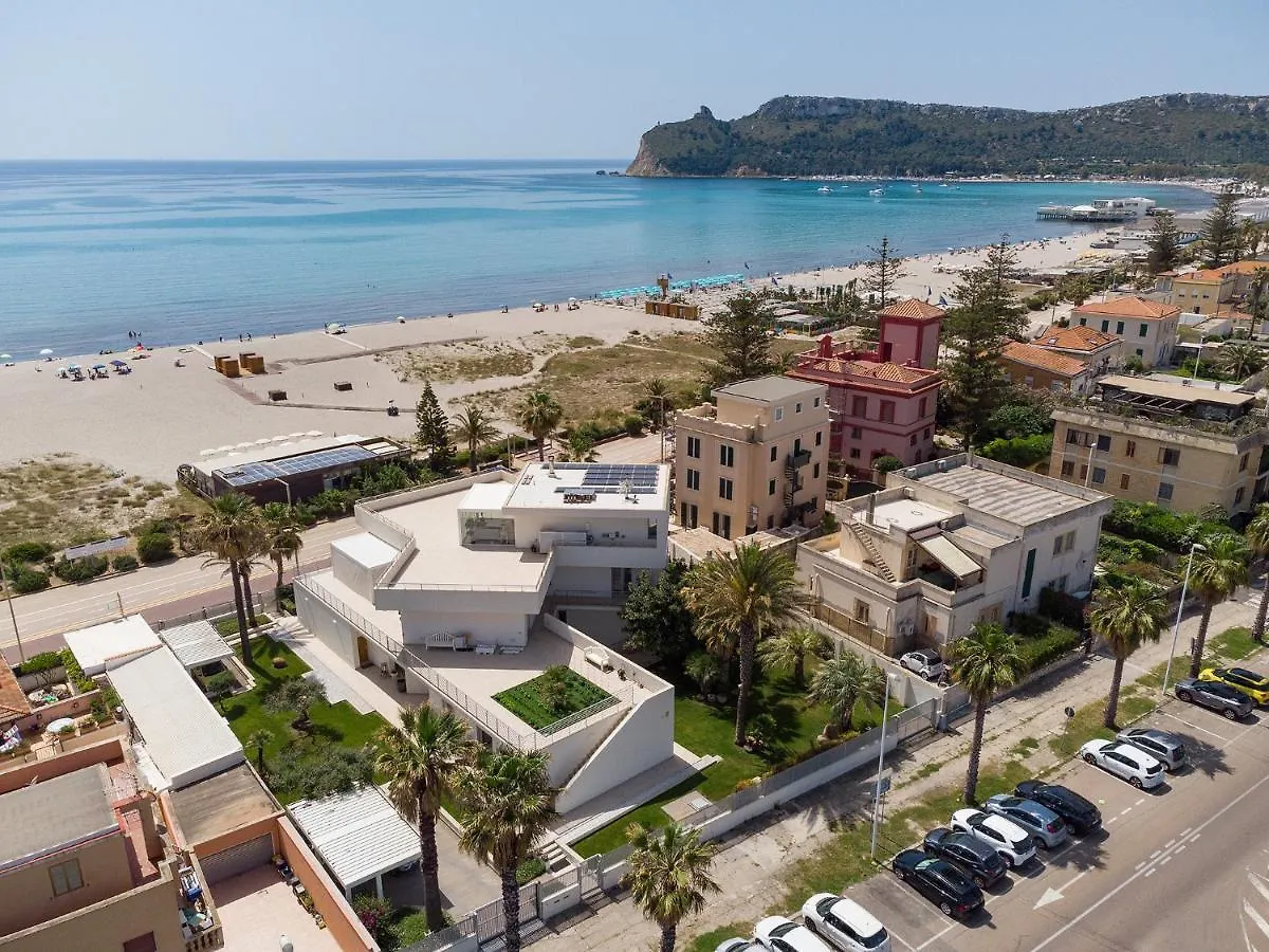 הקונטקטים של Luxury Poetto Apartments