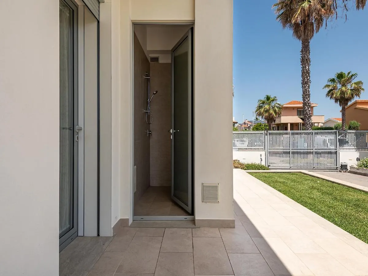 קליארי Luxury Poetto Apartments איטליה