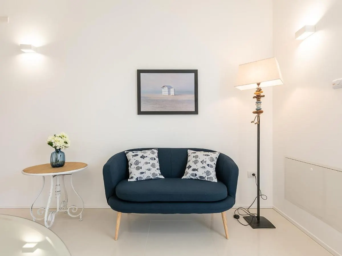 קליארי Luxury Poetto Apartments איטליה